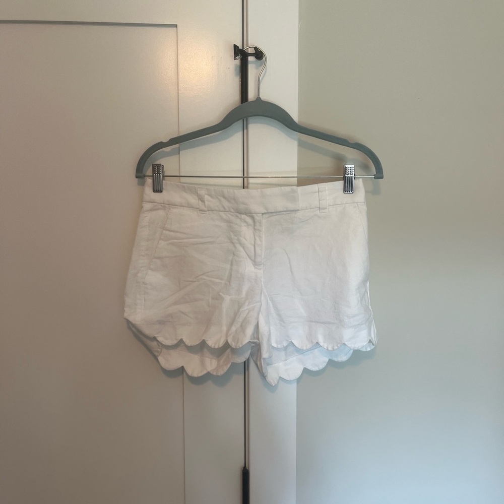 White Scalloped Hem Women Shorts